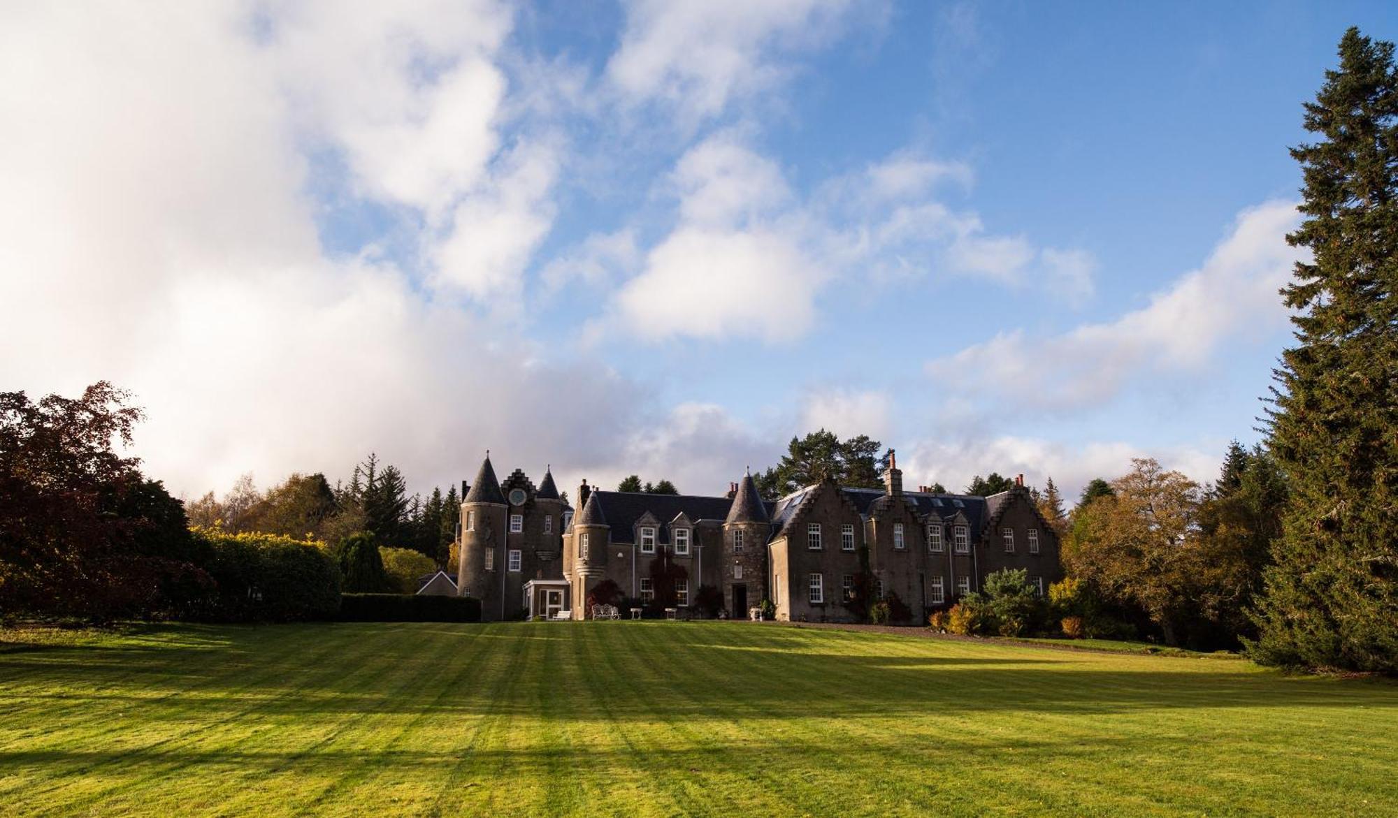 Dalmunzie Castle Hotel Glenshee Eksteriør bilde